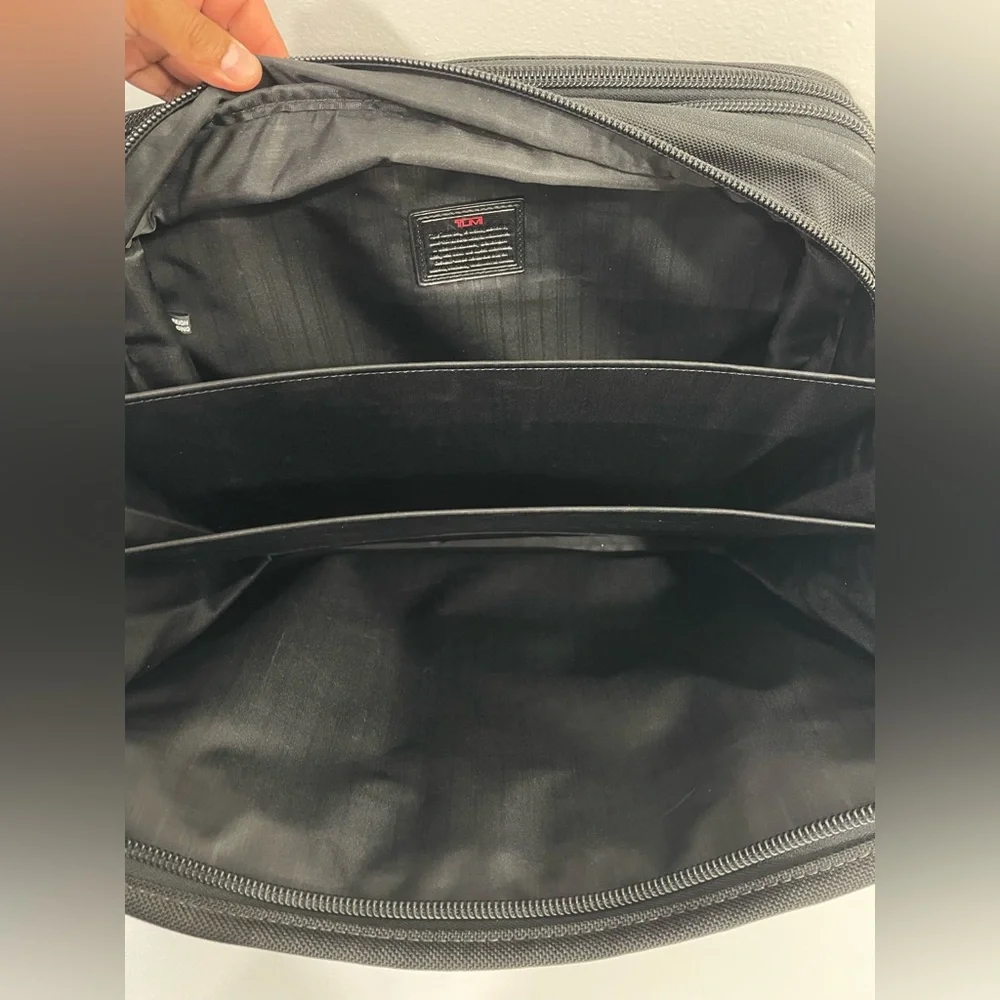 Tumi Alpha T-Pass 26145DH Travel Bag expandable Laptop Brief Luggage Black‎